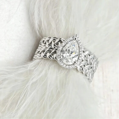Bague Charlotte triple tresse or blanc et diamant taille poire